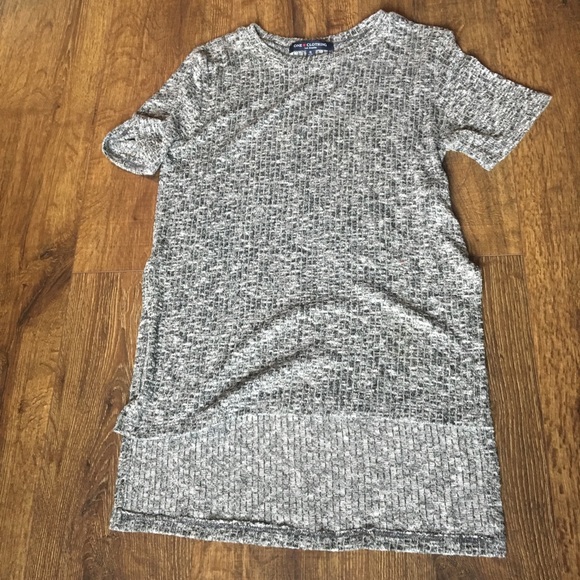 TEE - Picture 3 of 8